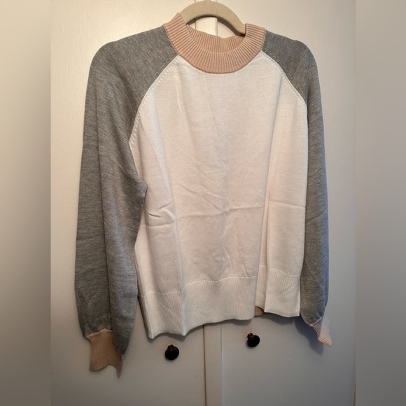 MONROW Colorblock Sweater in Bone Size Medium NWT - Picture 3 of 5